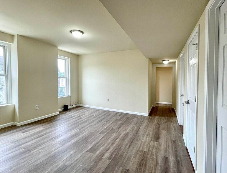 Building Photo - 350 Congress St