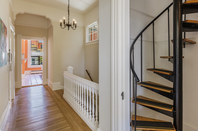 Hall and stairs - 452 Lyon Street