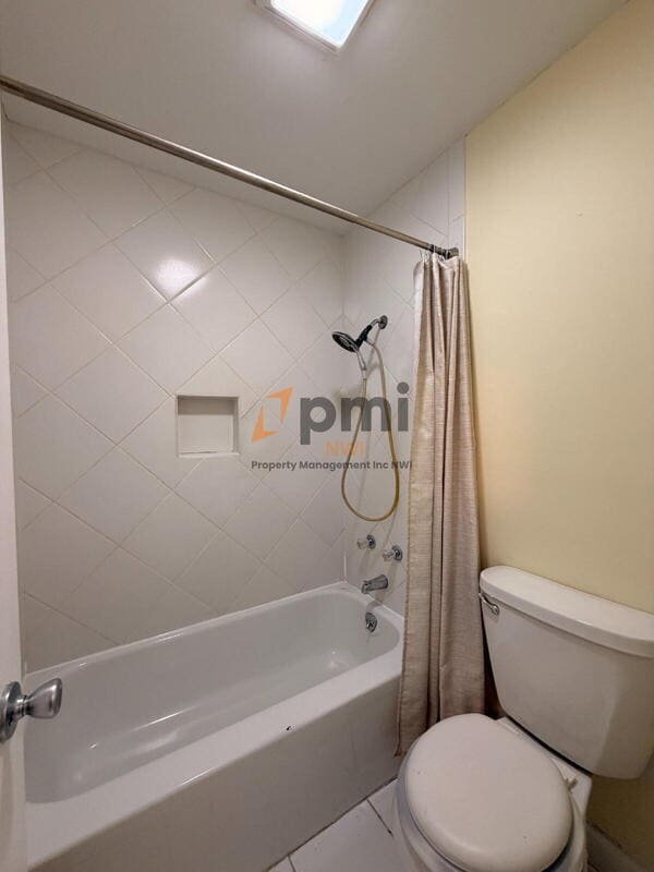 Building Photo - 354 E 60th Dr