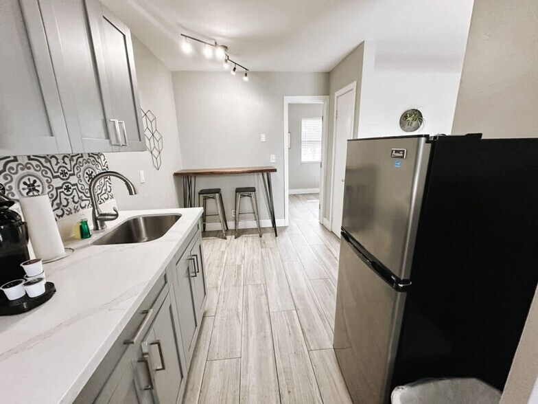 Building Photo - 50 Davie Blvd