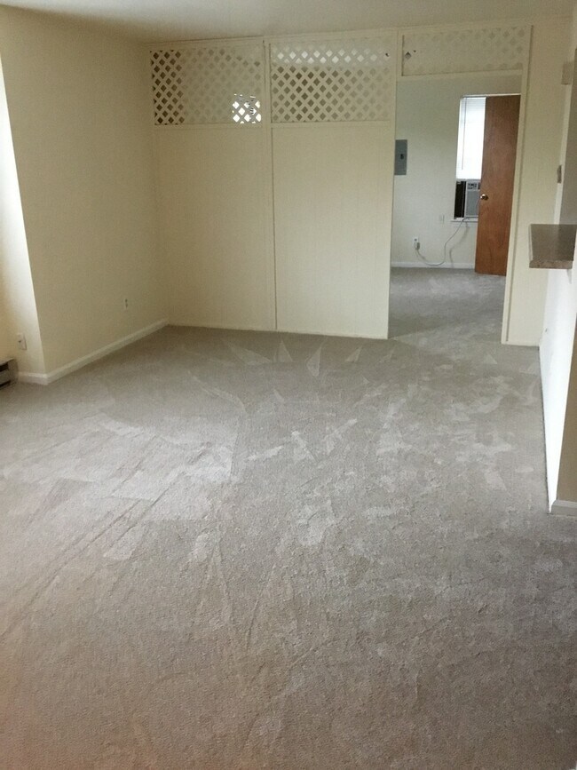 Building Photo - 618-620 W Olney Rd