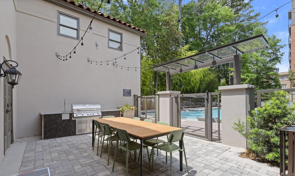 Building Photo - 2420 Peachtree Rd NW