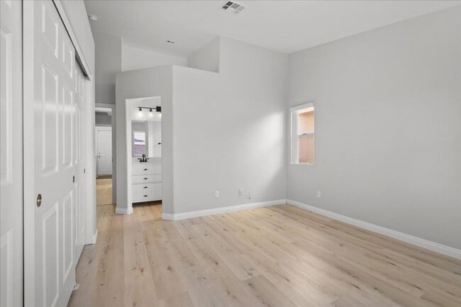 Building Photo - 9736 Double Rock Dr