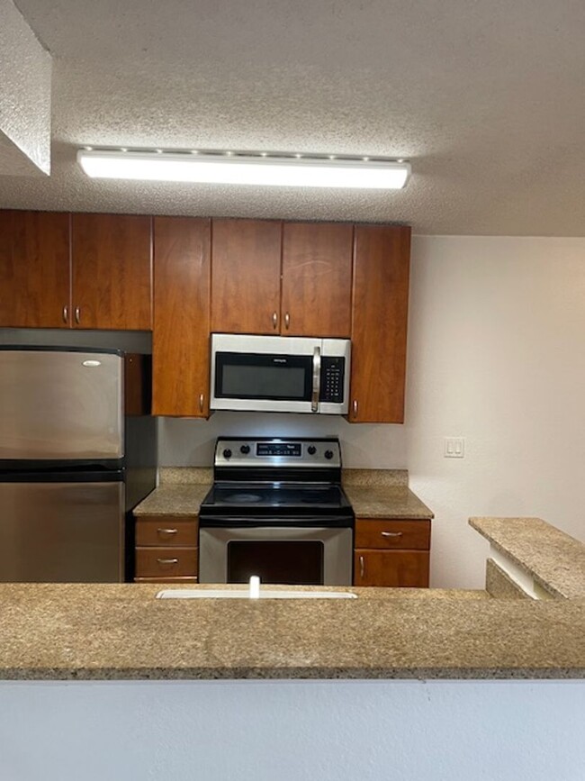 Building Photo - Lexington Place - 1126