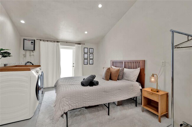 Building Photo - 520 Bay Point Rd