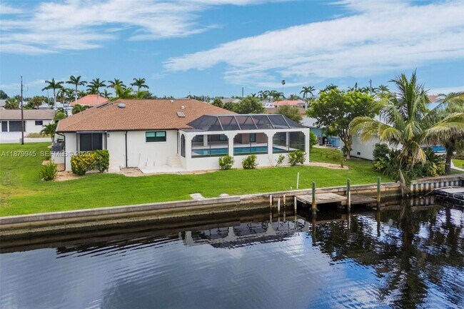 Building Photo - 105 Sinclair St SE