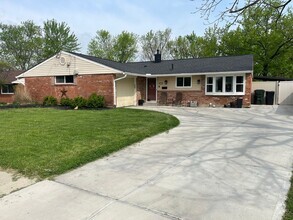 Building Photo - Ranch House in Sharonville