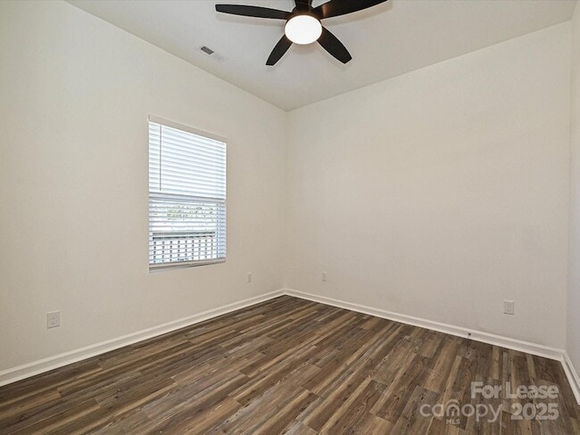 Building Photo - 1349 Russell St