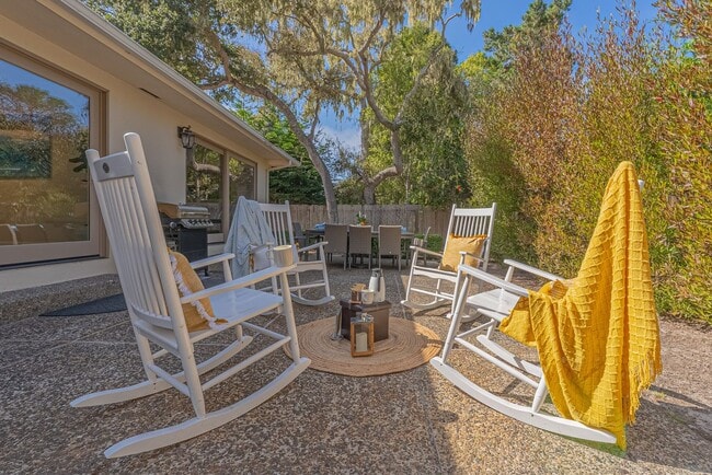Building Photo - Perfect Location! 10-minute walk to the Oc...
