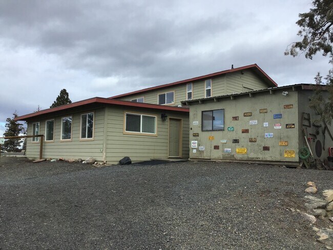 Building Photo - For Rent: Fully Furnished Barndominium downstairs unit 1 bedroom 1 bath on a Tumalo Ranch