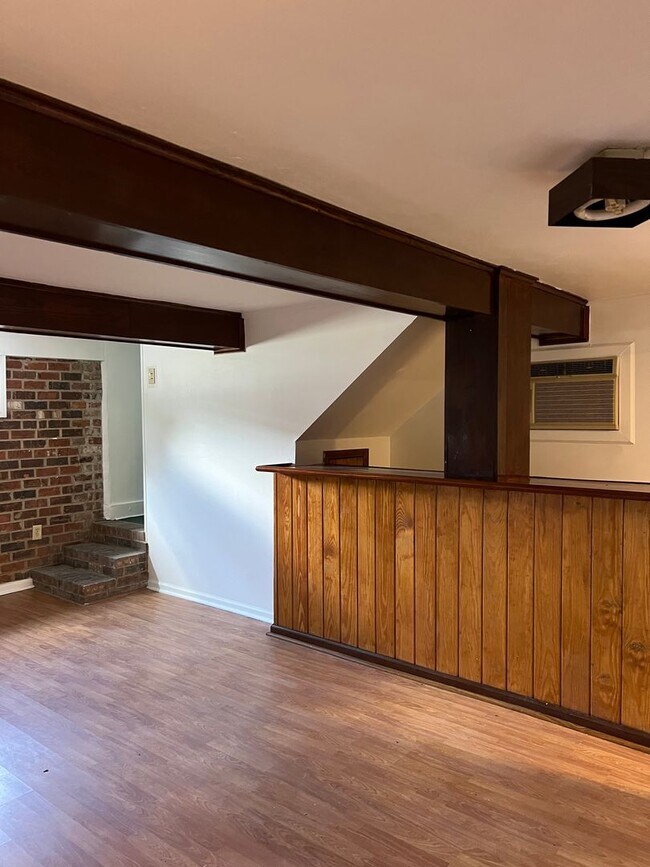 Building Photo - Newly Renovated 3 Bed, 2 Bath Near Campus