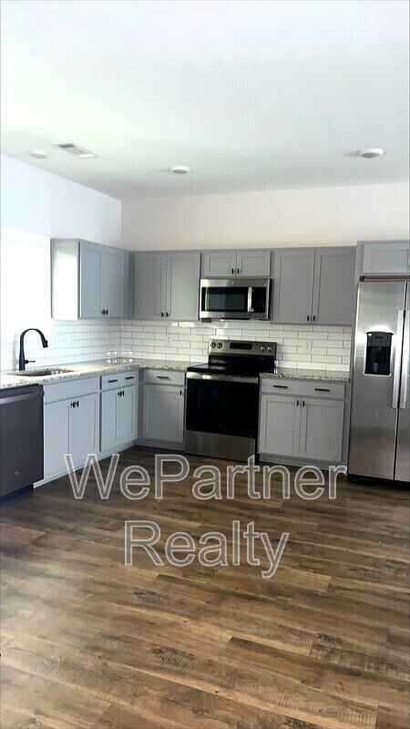 Building Photo - 100 Crest Pointe