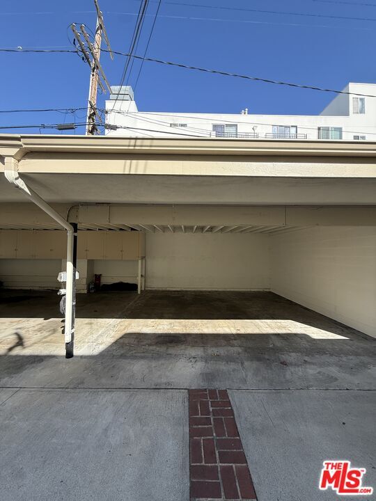 Building Photo - 758 S Windsor Blvd
