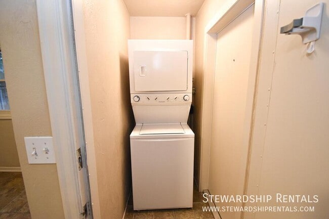 Building Photo - 2266 Alder St