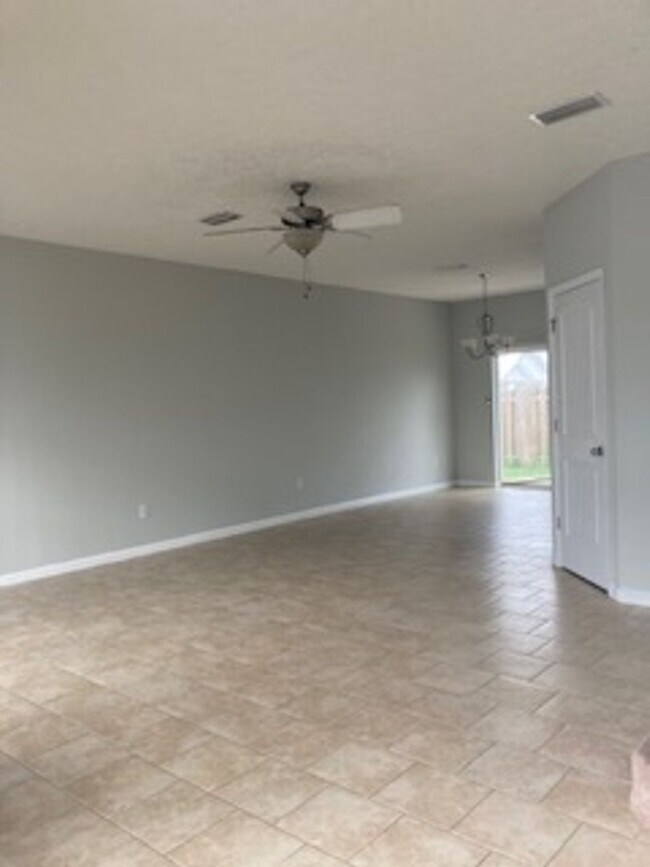 Building Photo - Charming 3 BR/2.5 bath  in a quiet, well-kept neighborhood. Convenient to schools, Tyndall AFB, s...