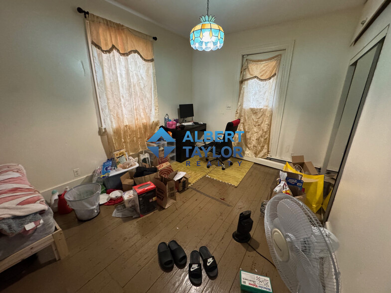 Primary Photo - 53 Lawn St