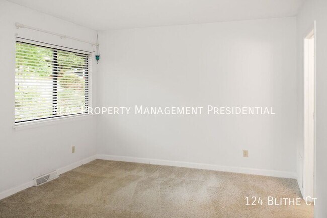 Building Photo - 124 Blithe Ct