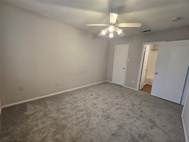 Building Photo - 16022 Old River Rd