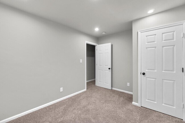 Building Photo - 2505 E Fayette St