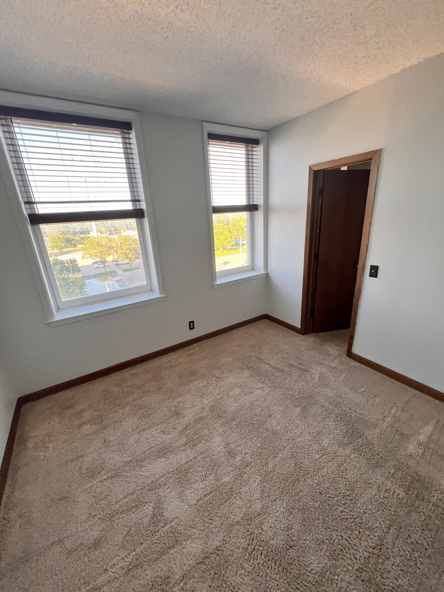 Building Photo - 123 N Locust St