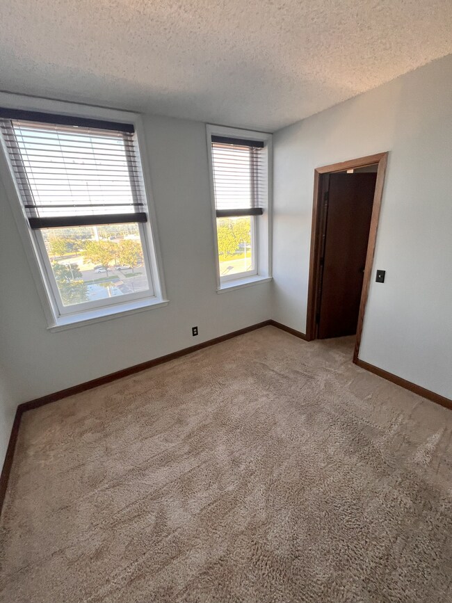 Building Photo - 123 N Locust St