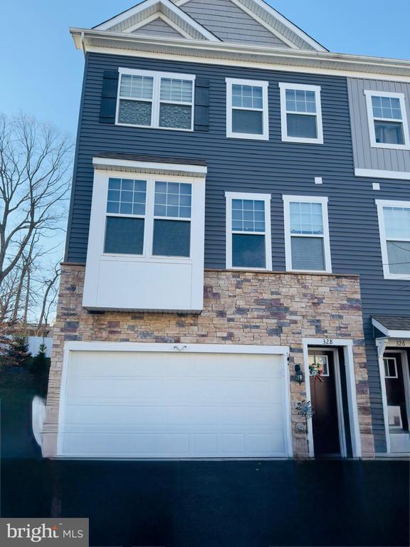 Building Photo - 328 Dawson Pl