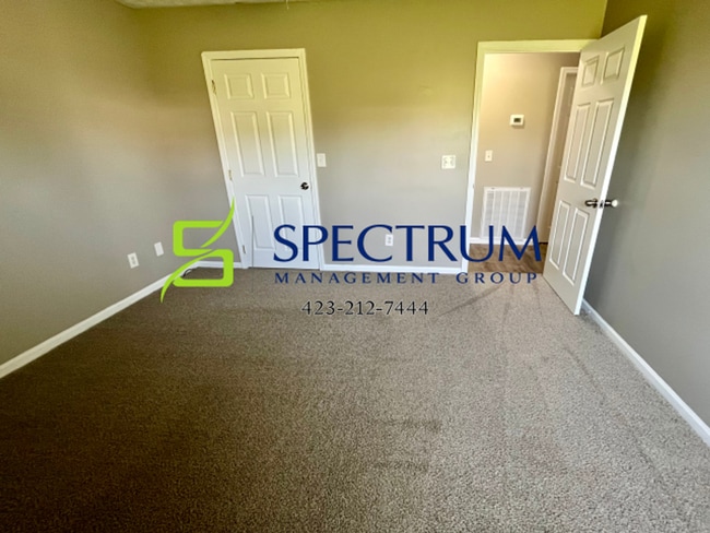 Building Photo - Now accepting applications - Large 4 bedroom 2 bath single family home Dandridge, TN