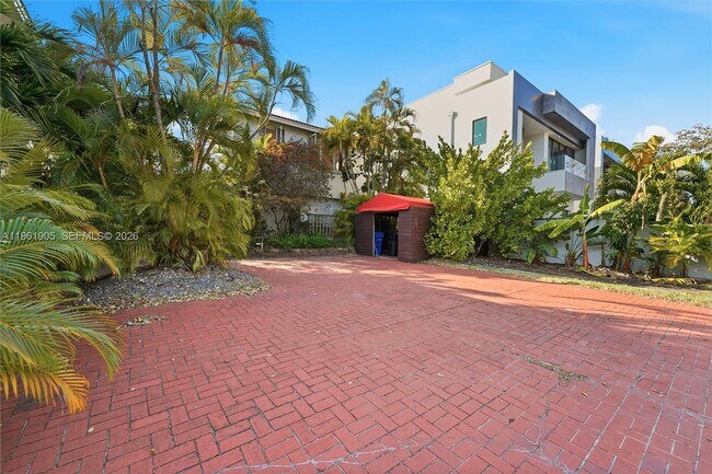 Building Photo - 401 Coconut Isle Dr