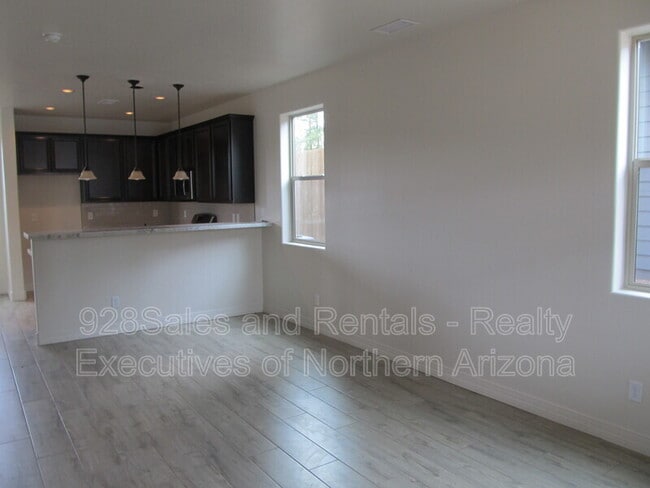 Building Photo - 2595 W Pollo Cir