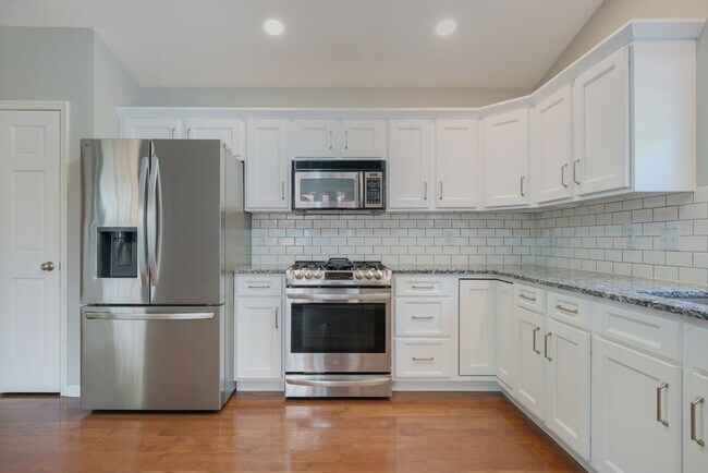 Building Photo - 4 Bed / 3 Bath ranch home