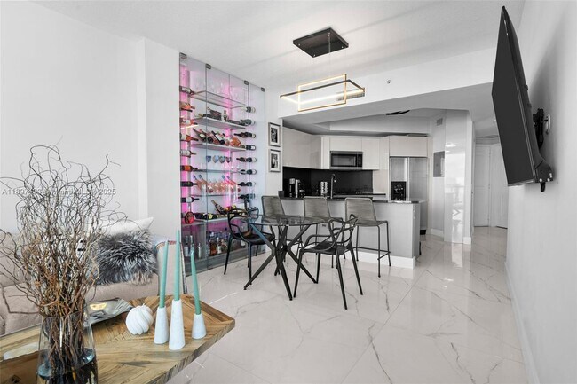 Building Photo - 480 NE 30th St