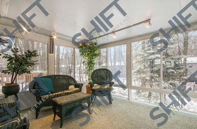 Building Photo - 5671 Christie Ave - Gorgeous 4 Bed