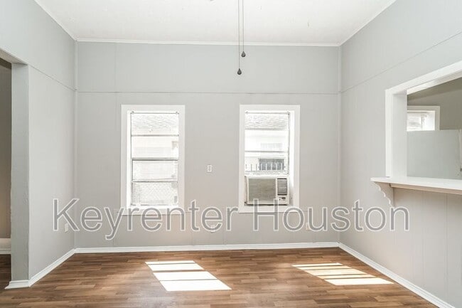 Building Photo - 4610 Schroeder St