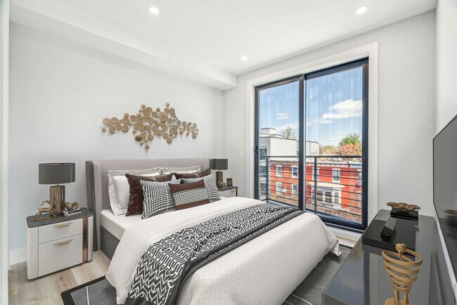 Building Photo - Stunning Studio Apartment in University City