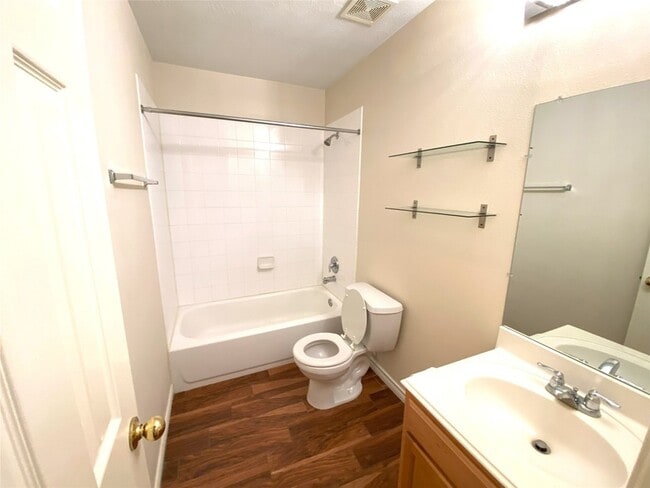 Building Photo - 2615 Elder Park Ct