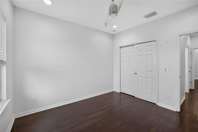 Building Photo - 8016 Marbella Crk Ave