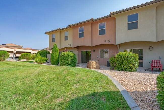 Building Photo - Upgraded 3 Bedroom Townhome