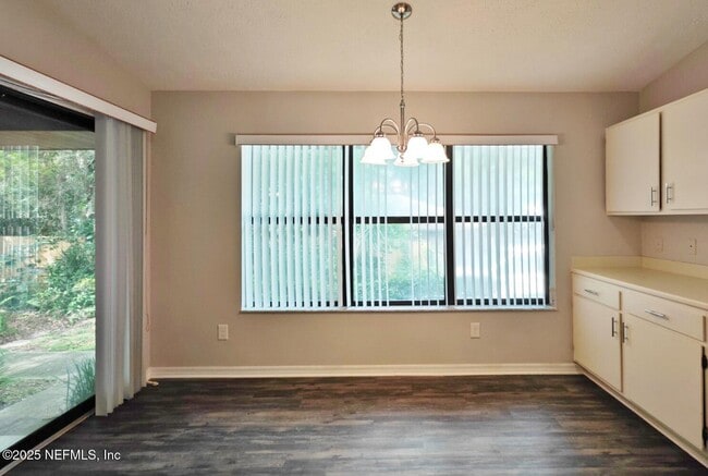Building Photo - 3208 Turtle Creek Rd