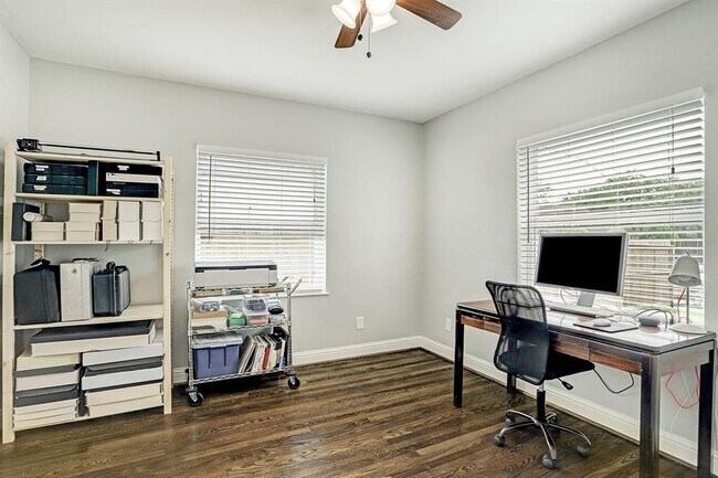 Building Photo - 5250 Pease St