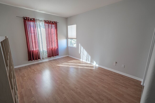 Building Photo - Stunning 4-Bedroom Home for Rent in Palmdale!