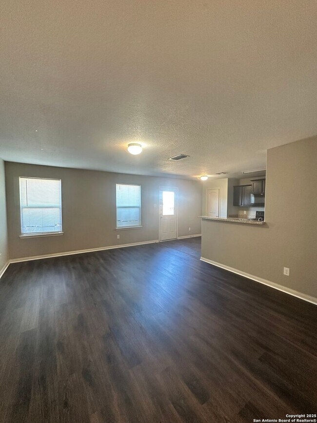 Building Photo - Move in Ready home in Foster Meadows For R...