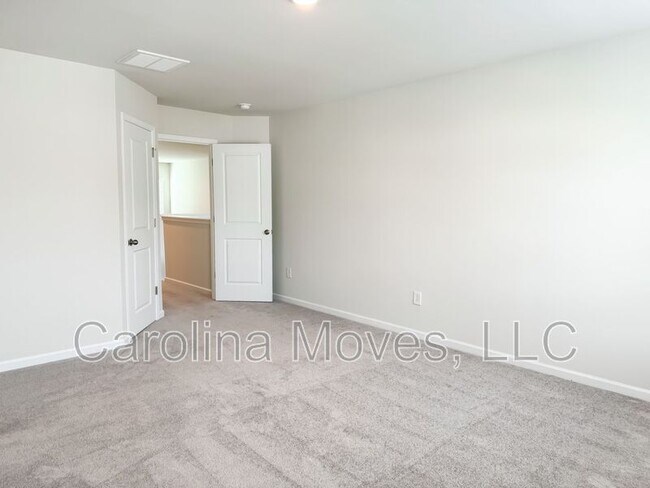 Building Photo - 19 Fennec Dr