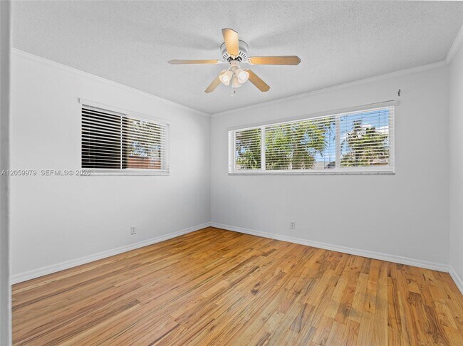Building Photo - 2021 N 52nd Ave