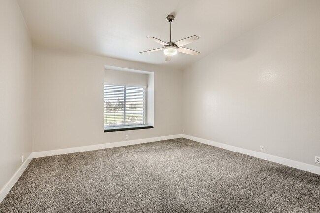 Building Photo - Discover this spacious and well-appointed 2-bedroom + office/den, 2-bath condo located in the hig...