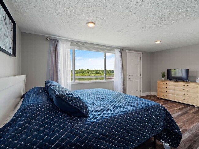 Building Photo - 829 Portage Lakes Drive