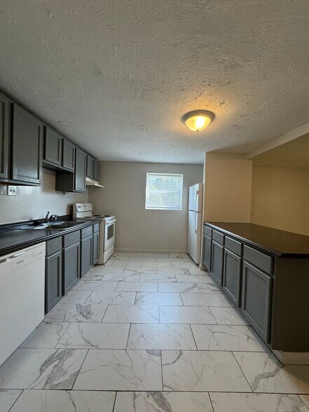 Building Photo - 2257 3rd St