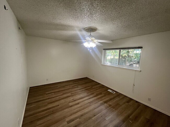 Building Photo - Charming 3-Bed, 2-Bath Home in South Tulsa