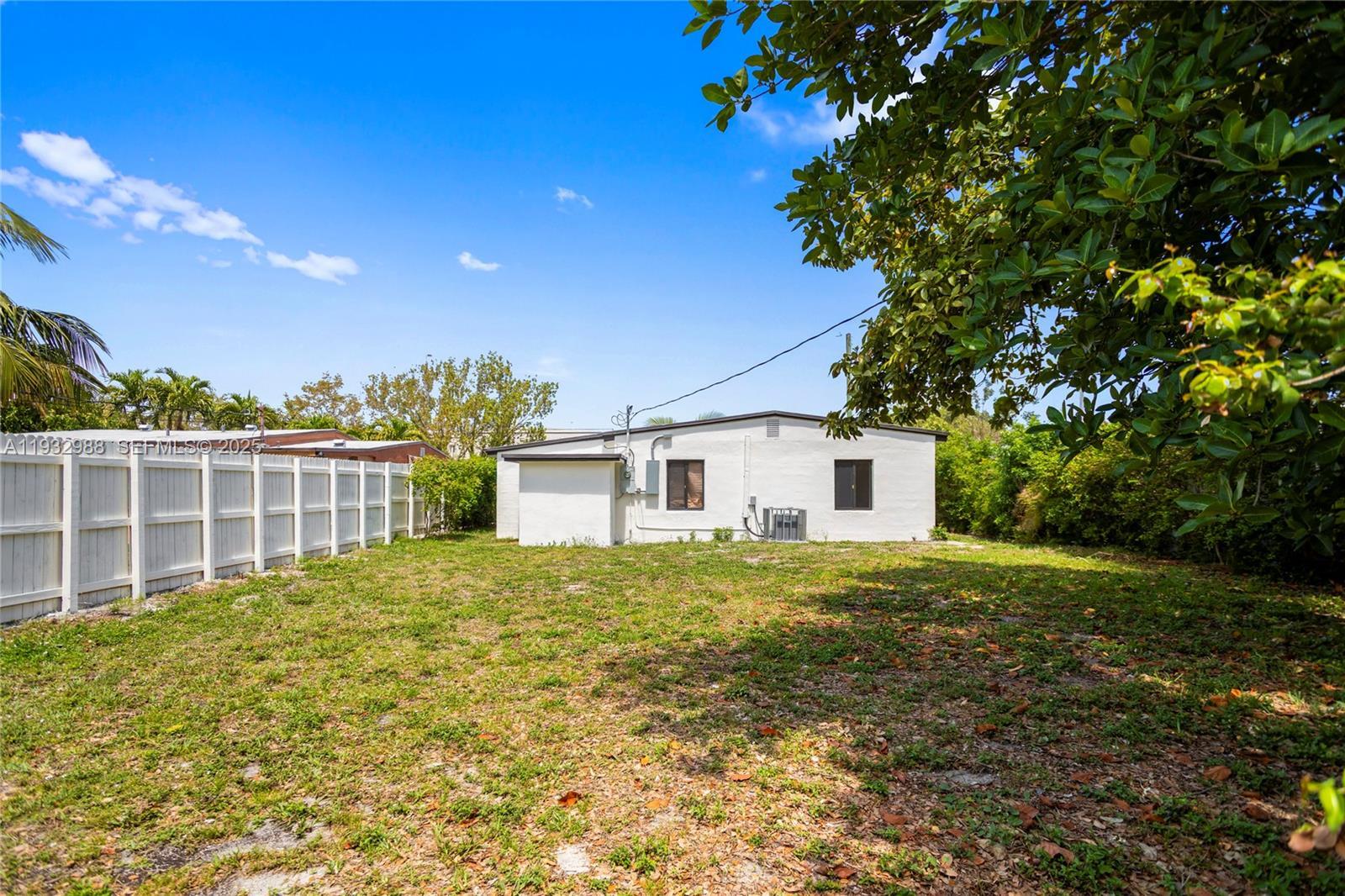 Building Photo - 1640 NE 183rd St