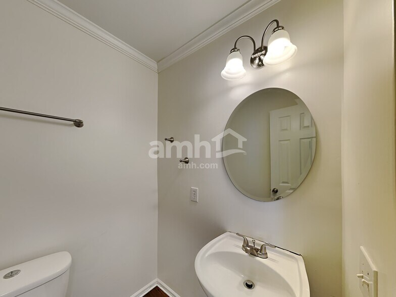 Building Photo - 8517 Farnsworth Ln