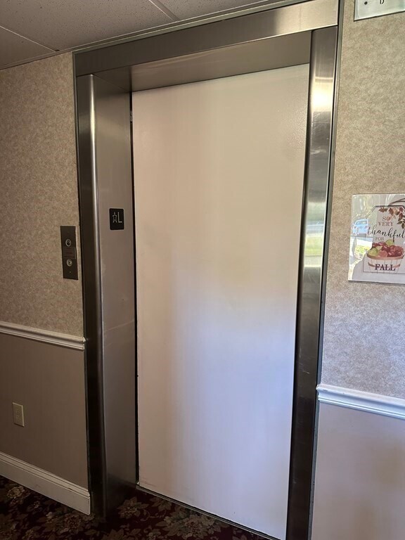 Building Photo - 2 Summit Dr